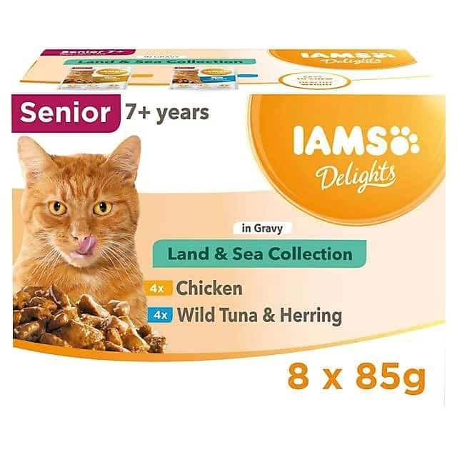 Mokra karma dla starszych psów IAMS Delights z kolekcji Land & Sea w sosie, 8 saszetek po 85g